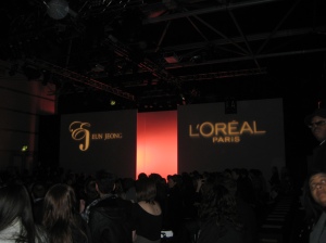 According to Eun Jeong, the minute she won the Fashion Fringe sponsors were flocking to her. L'Oreal has set out some goodie bags for the front rows. Music was rather relaxing as opposed to adrenaline pumping. A refreshing start.
